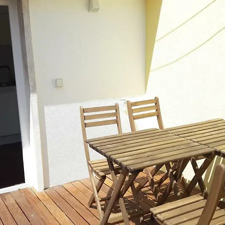 Modern Cosy Flat With Terrace In Campo De Ourique. Daire Lisboa
