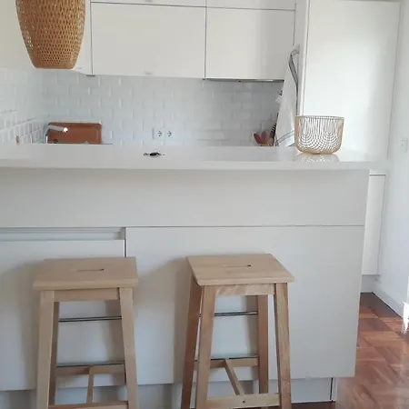 Modern Cosy Flat With Terrace In Campo De Ourique. Appartement Lisboa