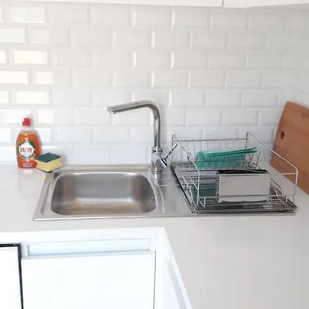 Modern Cosy Flat With Terrace In Campo De Ourique.