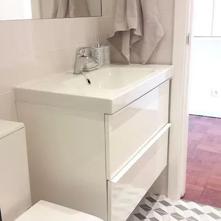 Modern Cosy Flat With Terrace In Campo De Ourique. Apartament *